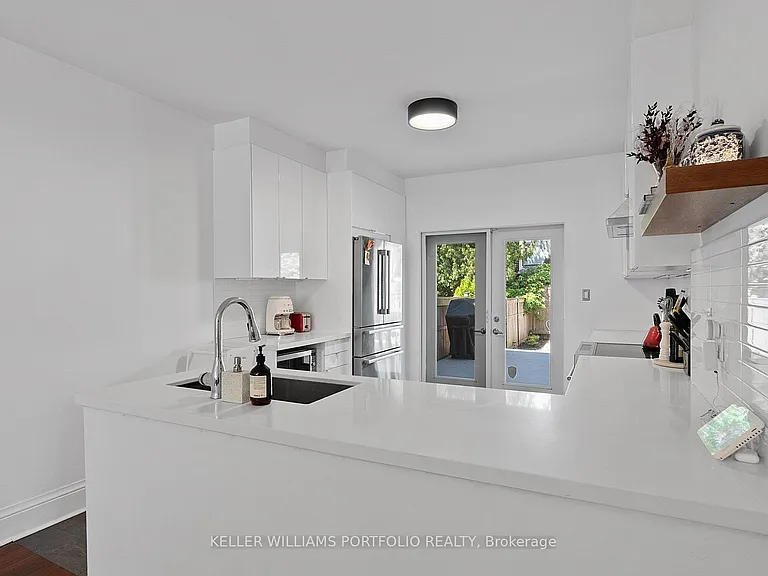 28 Tiverton Ave — Photo 16