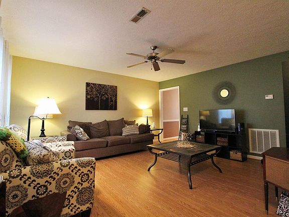 4th image of 160 Ivy Creek Ln Unit 402