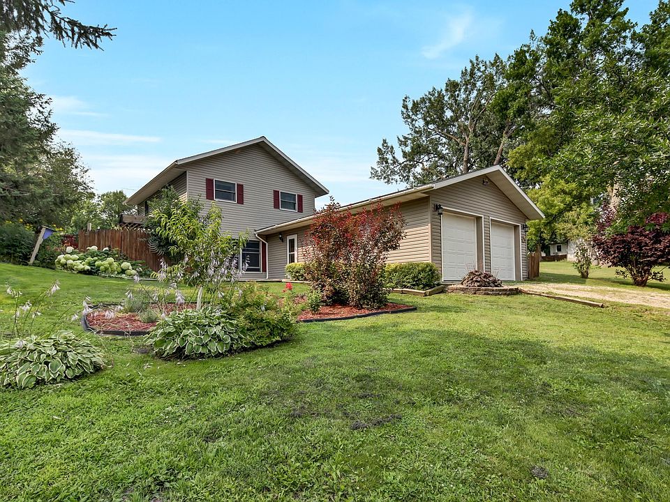 1st image of 90 Vega Ave E