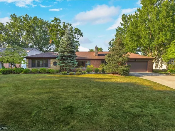 4820 W 211th St, Fairview Park, OH 44126