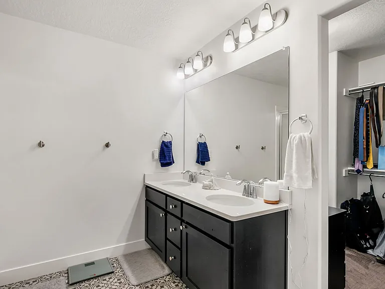 1082 S Lilac Way — Photo 13
