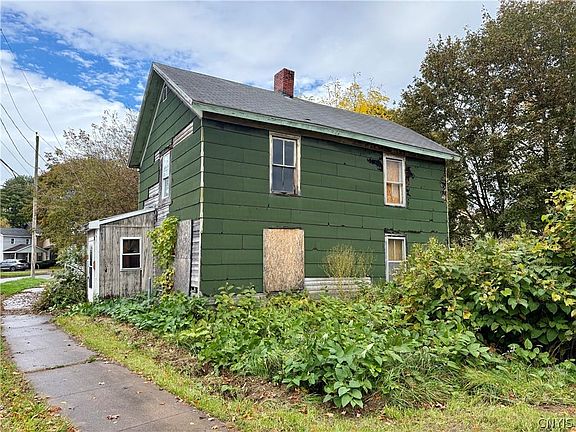 3rd image of 252 Lake Rd