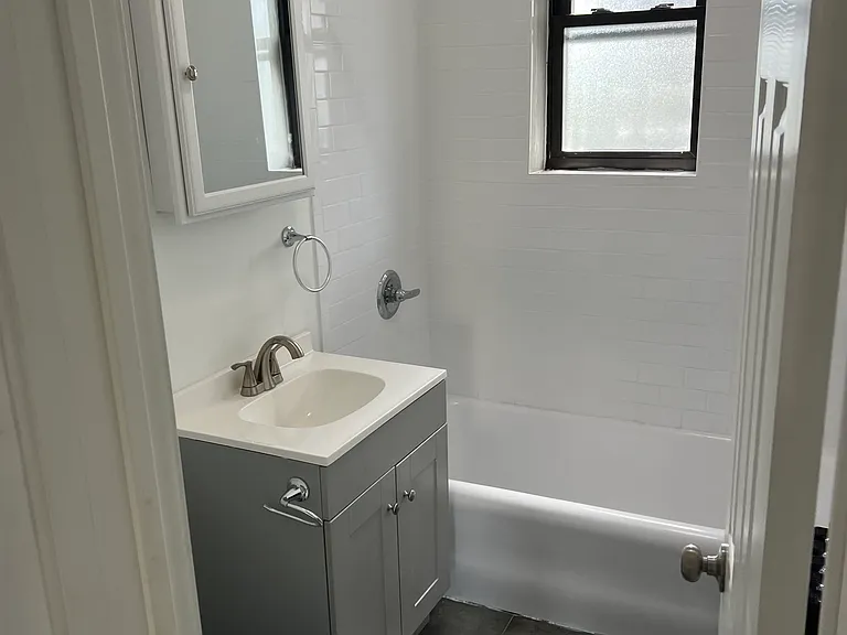 Union Square Apartments — Photo 5