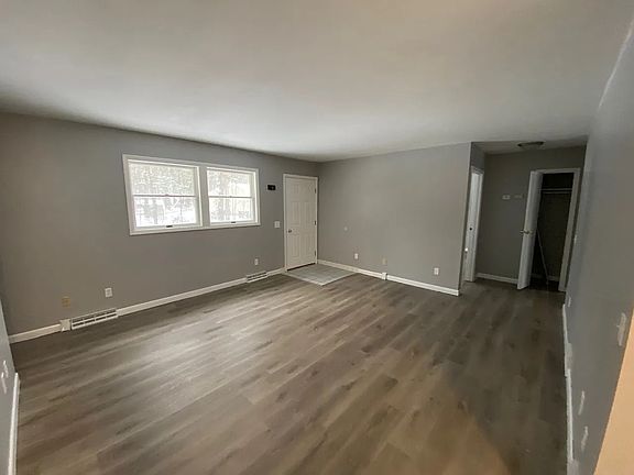4th image of 2 Country Acre Ln