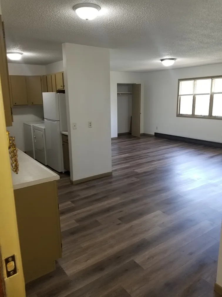 Building Photo - 1112 Oakview Dr #6