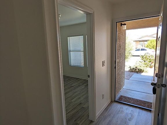 4th image of 123 E Watson Pl
