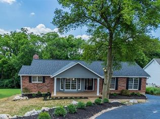 5018 Ringer Rd, Saint Louis, MO 63129