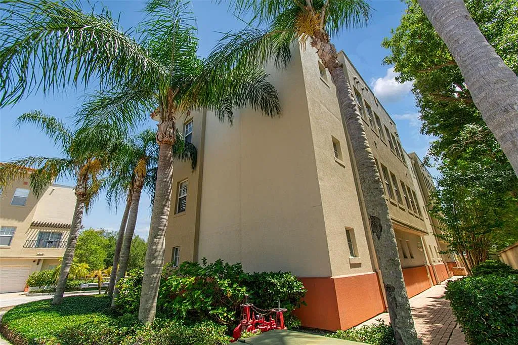 2 bed, 2.5 bath, 1930 sqft, $3,000 — Photo 3
