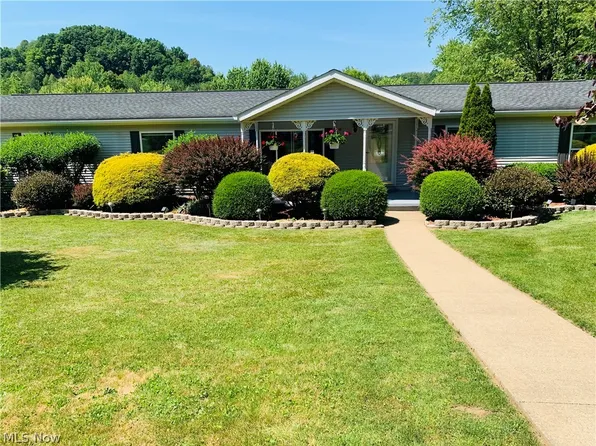 4753 Maple Grove Rd SE, Uhrichsville, OH 44683