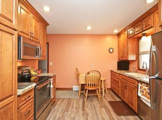 400 4th St E, Hector, MN 55342