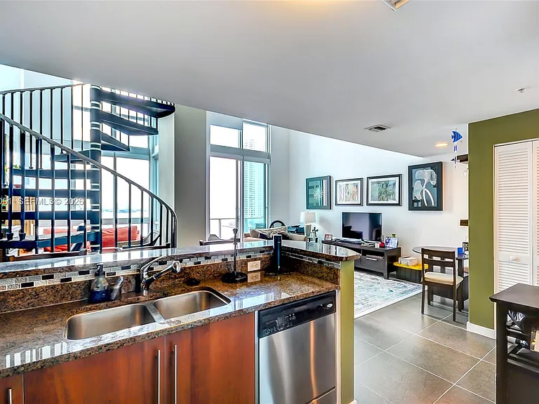 300 S Biscayne Blvd #L-1022 — Photo 3