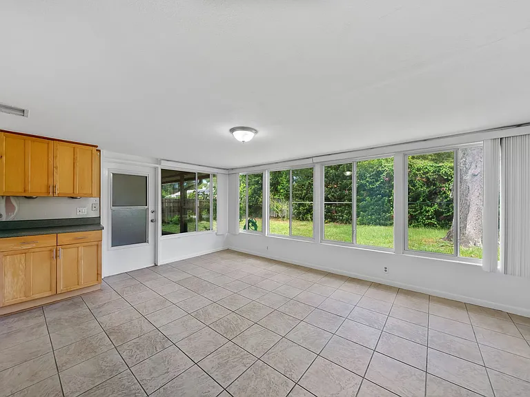 1812 Lady Mary Dr — Photo 21