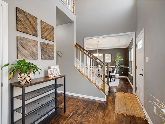 2nd image of 225 Foxwood Rd