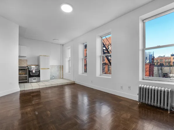 82 Christopher Street image 7 of 11