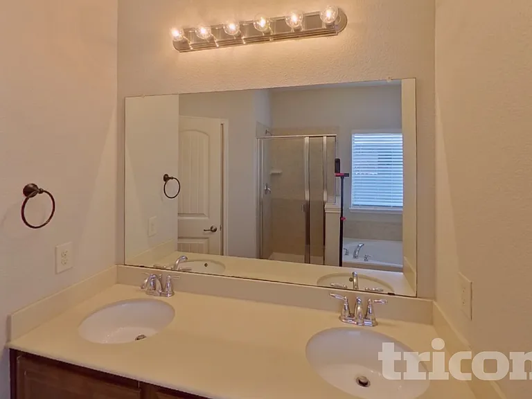 1216 Alder Tree Ln — Photo 8