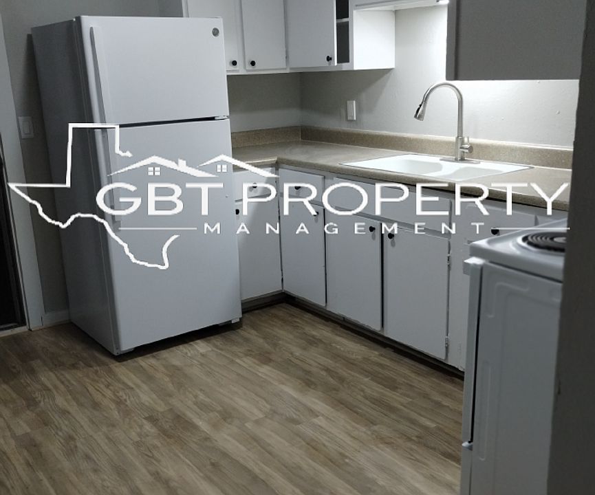 2nd image of 1100 S Main St #11