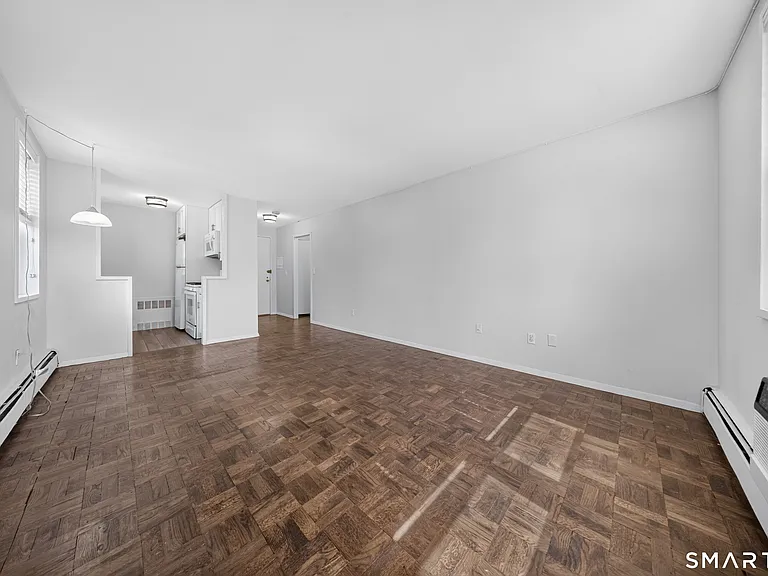 140 Grove St #2H — Photo 6