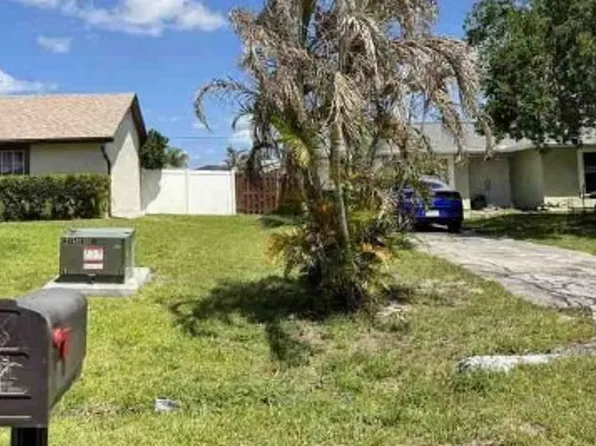 2565 SE Hemsing St, Port Saint Lucie, FL 34984