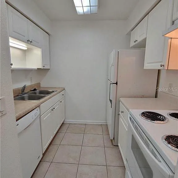 14301 Hanging Moss Cir #201 — Photo 5