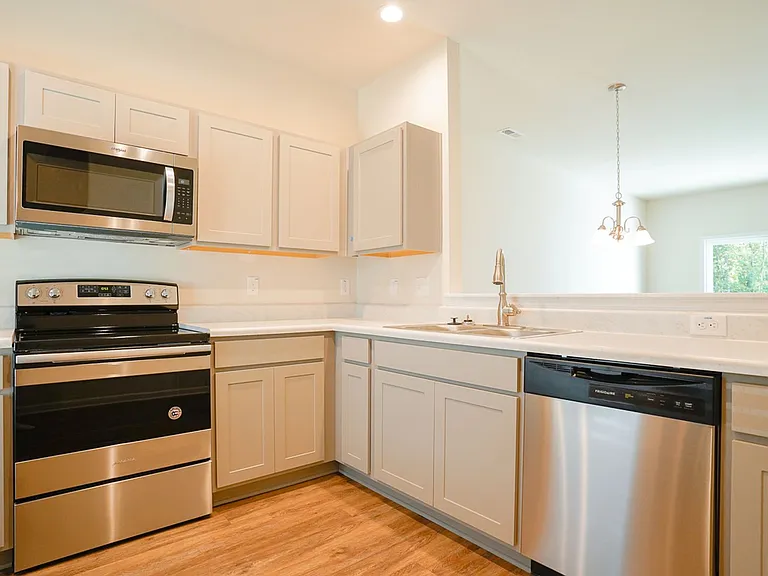 40 Zion Pl — Photo 2
