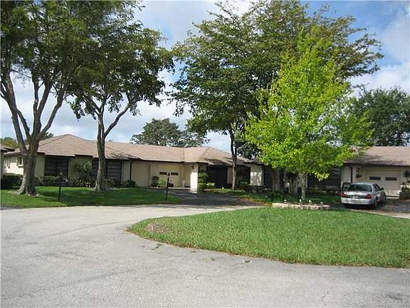 5th image of 4673 Robinwood Cir APT B