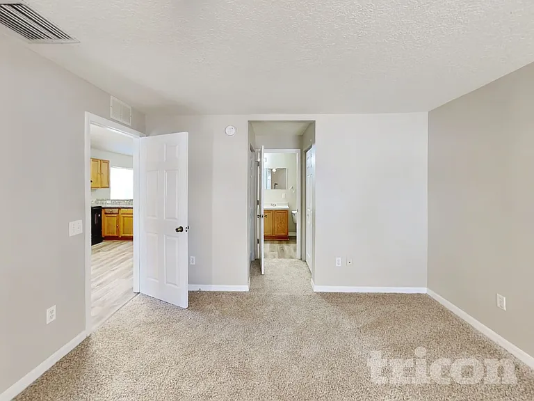 4409 Venice Dr — Photo 7