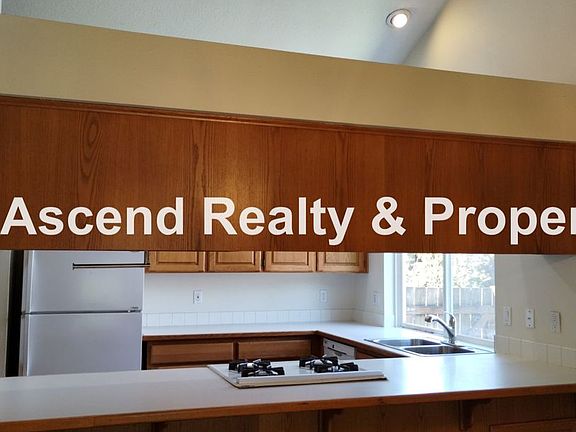 5th image of 2450 SE 72nd Ave