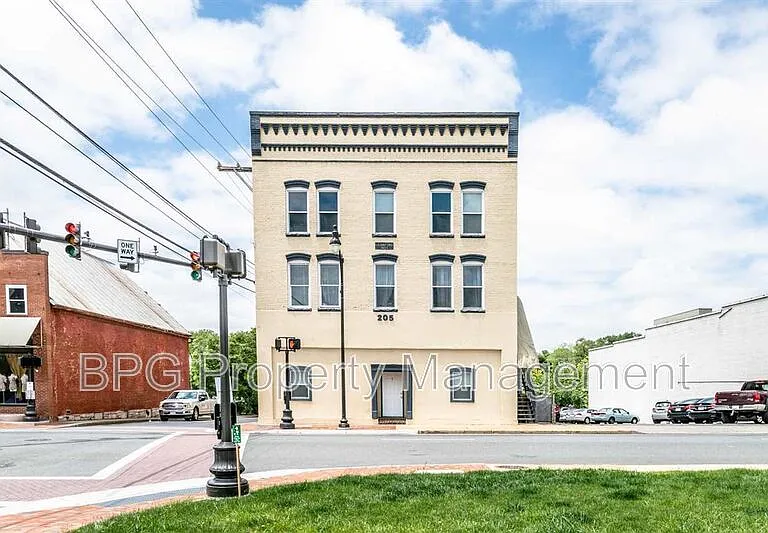 205 N Main St #8 — Photo 3