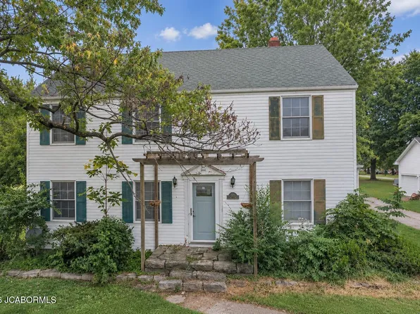 1211 E Main St, Linn, MO 65051