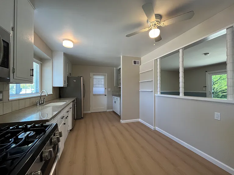 5564 Yale Dr — Photo 8