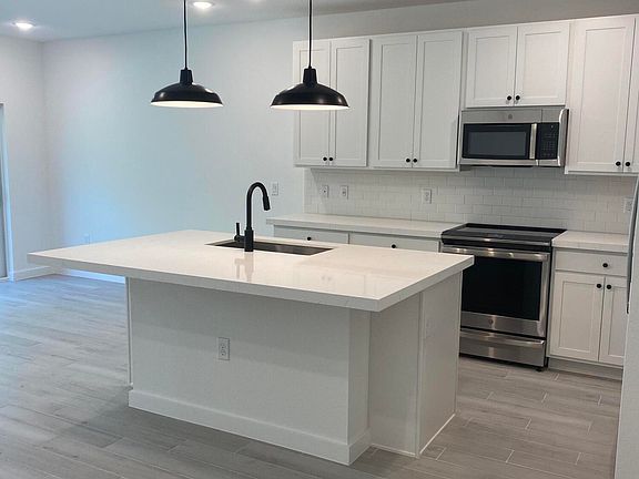 4th image of 737 NE Hawks Ridge Way NE #1403