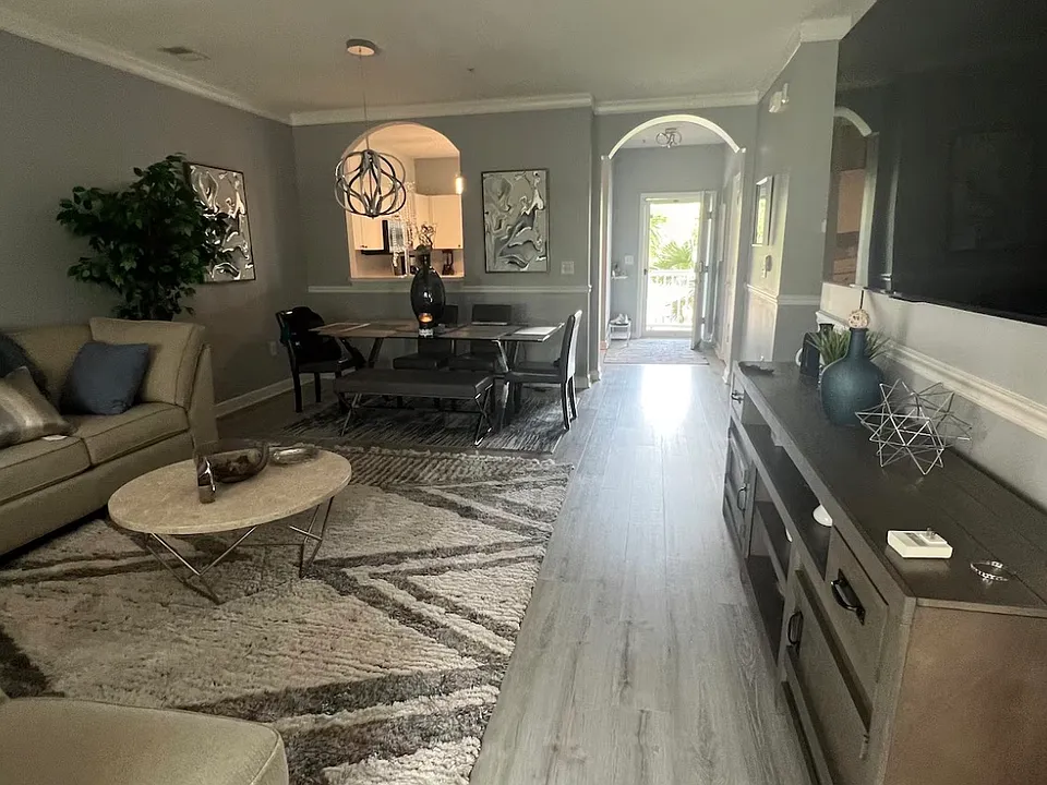 5825 Catalina Dr #922
