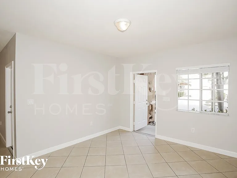 21471 SW 86th Pl — Photo 3