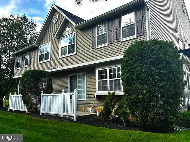 1504 Coventry Way — Photo 3