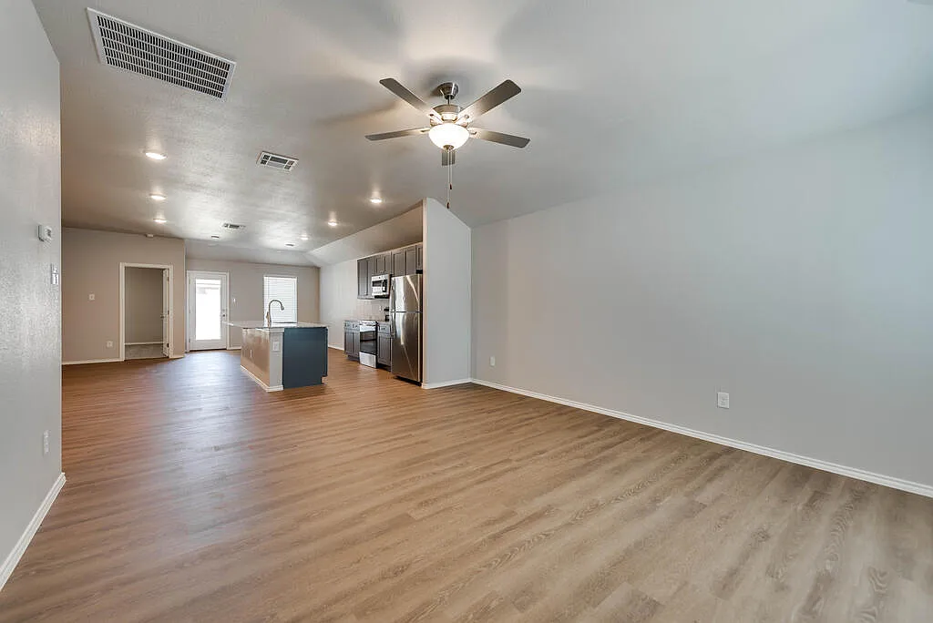 3 bed, 2.0 bath, 1511 sqft, $2,600 — Photo 3
