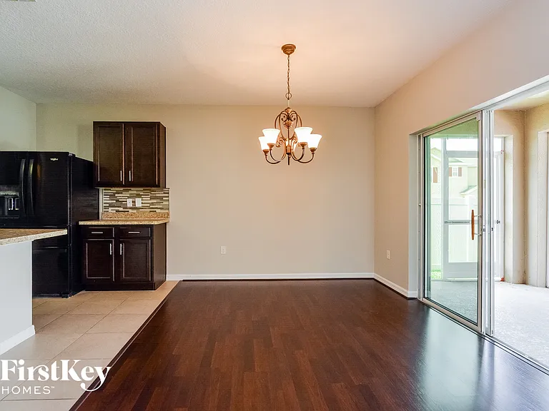 915 Freedom Blvd — Photo 4