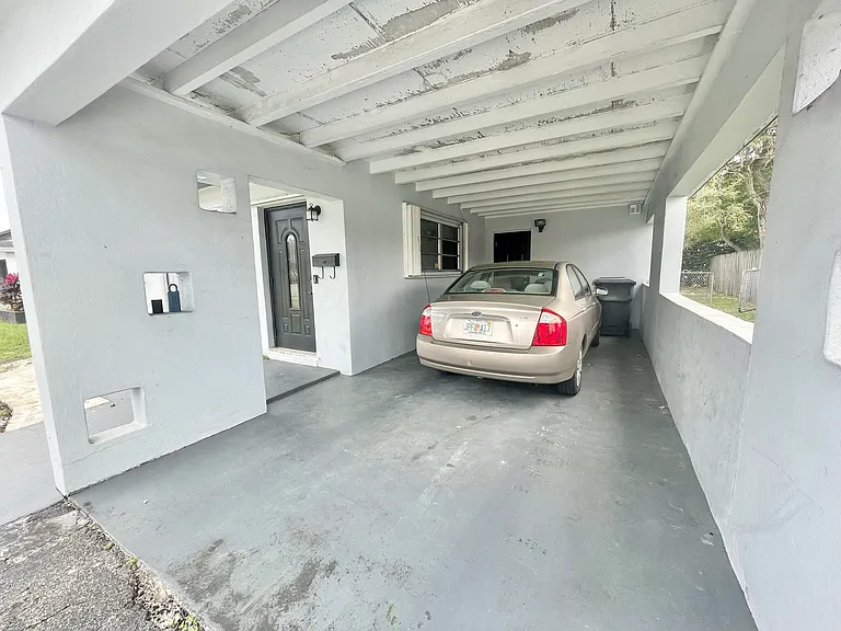 5630 Hollywood Blvd — Photo 4