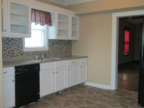 4th image of 929 S 36th St