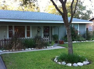 306 Louise St, Edna, TX 77957