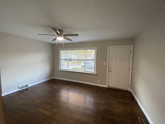 3rd image of 644 E Barrett Ave