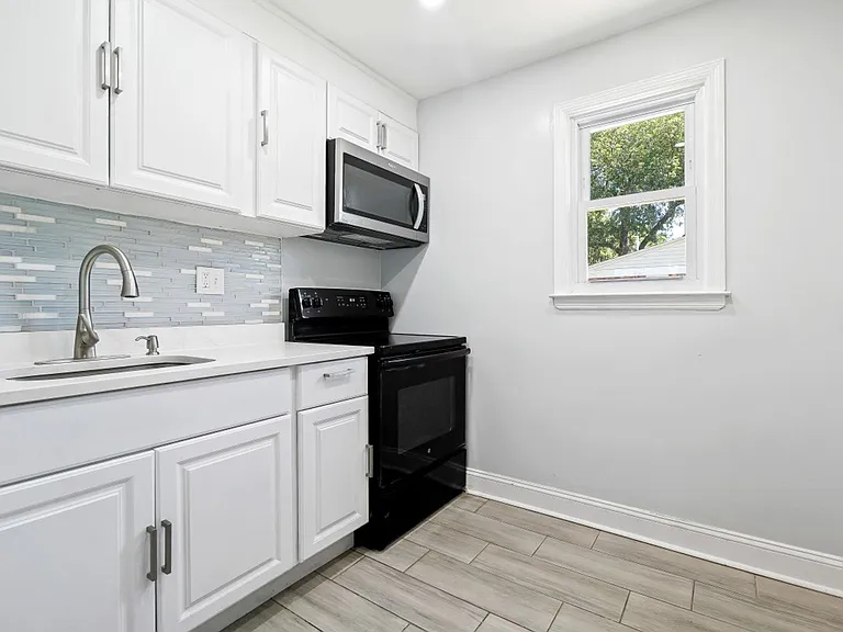 5204 Lackawanna St — Photo 10