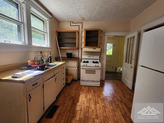 4th image of 204 Willow St