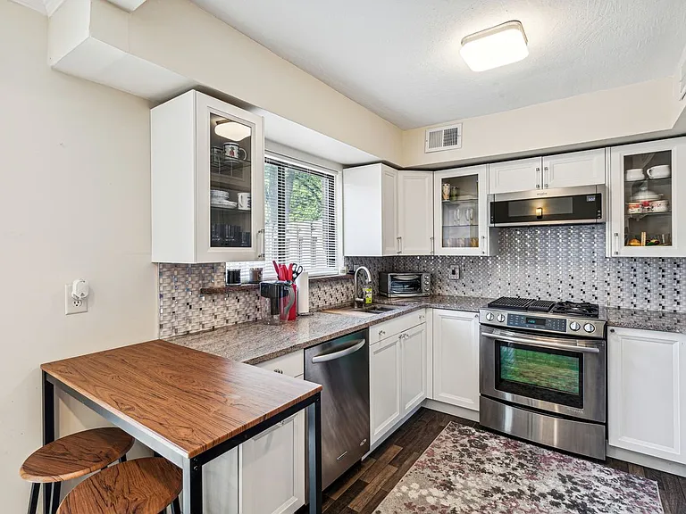 7752 Montgomery Rd #82 — Photo 24