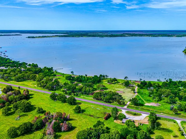 8 Bordeaux Ln, Corsicana, TX 75109