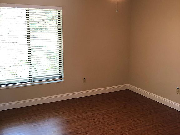 5th image of 3520 Seaford Ln