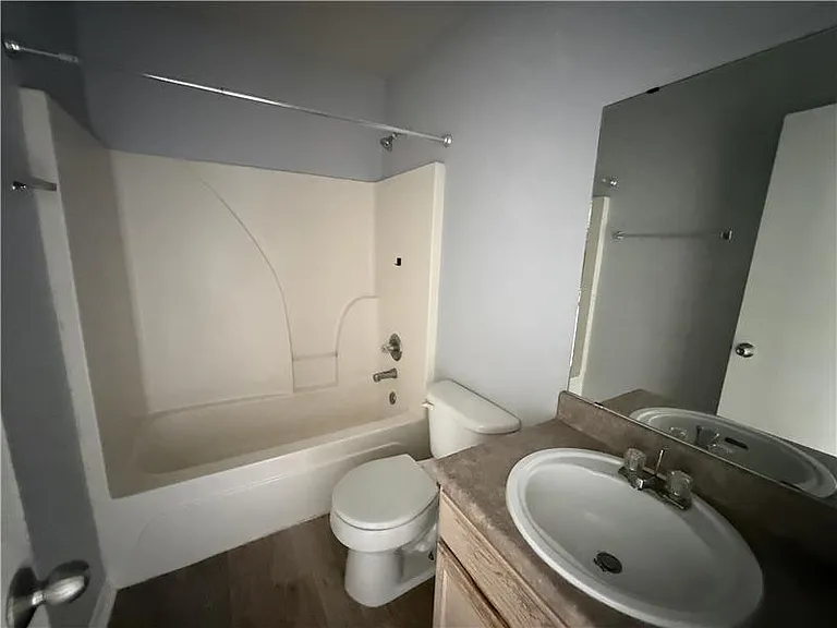 2807 Cantabrian Dr #B — Photo 16
