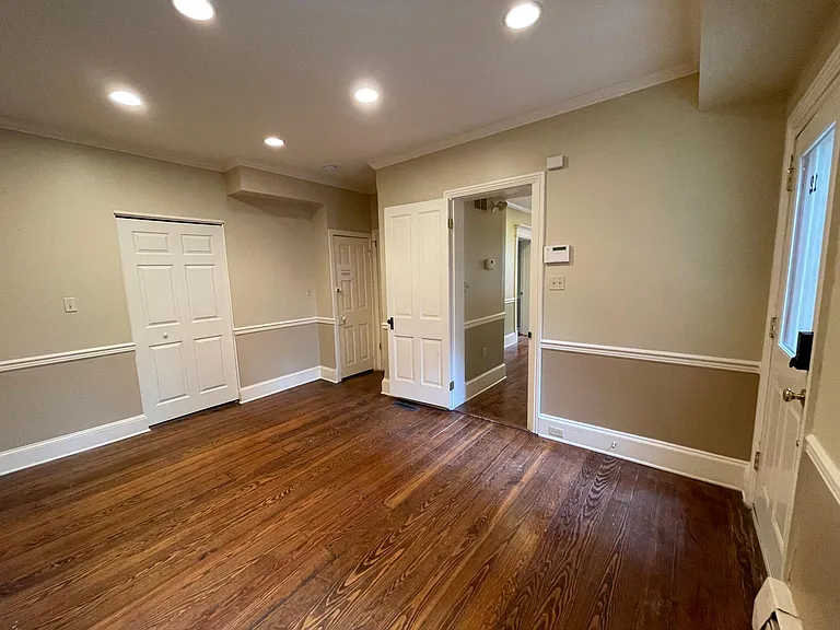 12 E Market St #1 — Photo 7