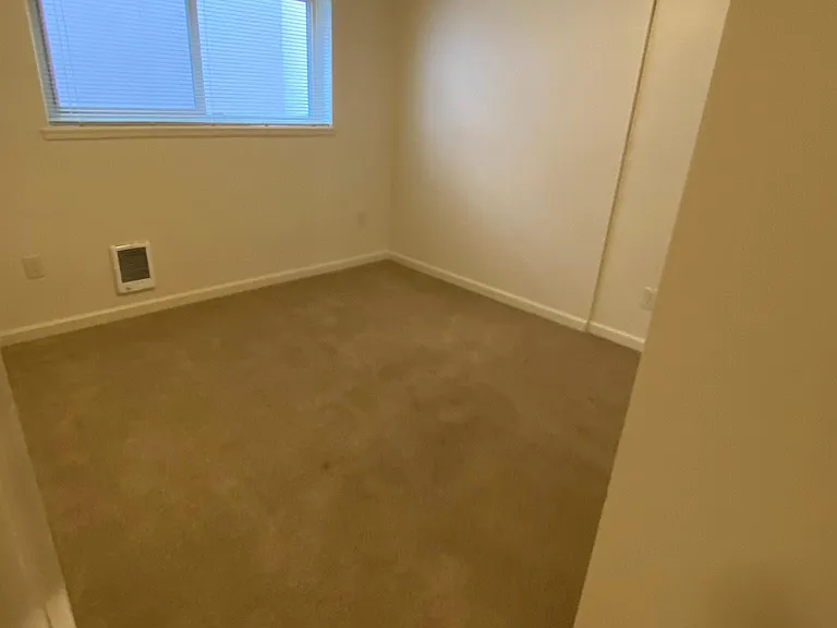 400 W Roy St #104 — Photo 10