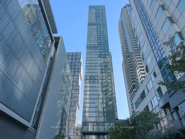 327 King St W, Toronto, ON