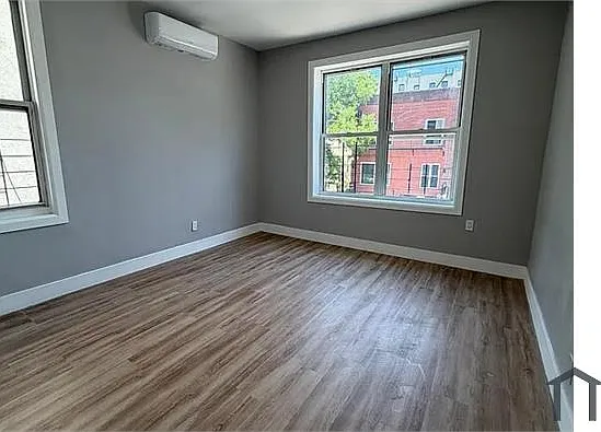 1151 Grant Ave — Photo 6